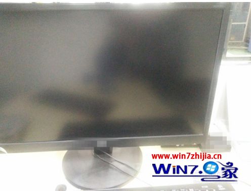为什么显示屏不亮_主机亮了显示器无信号如何修复